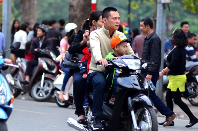 Nhan nhản vi phạm Luật giao thông dịp Tết ở Thủ đô - ảnh 3