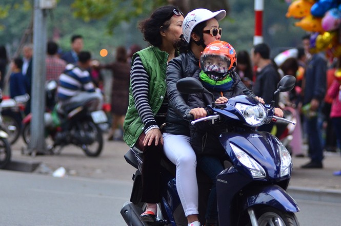 Nhan nhản vi phạm Luật giao thông dịp Tết ở Thủ đô - ảnh 4