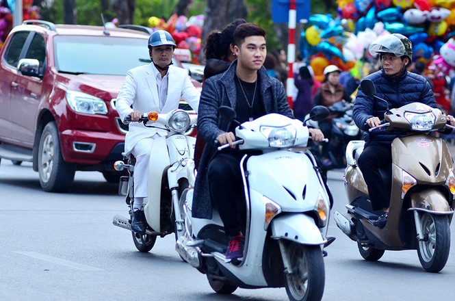 Nhan nhản vi phạm Luật giao thông dịp Tết ở Thủ đô - ảnh 5