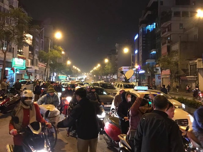 Hiện trường vụ 'xe điên' đâm liên hoàn ở phố Nguyễn Văn Cừ - ảnh 11