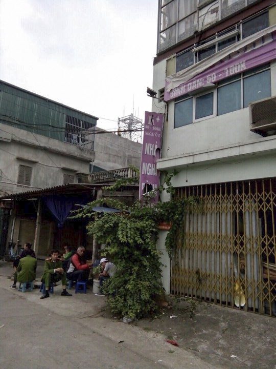 cô gái bị giam lỏng - ảnh 1