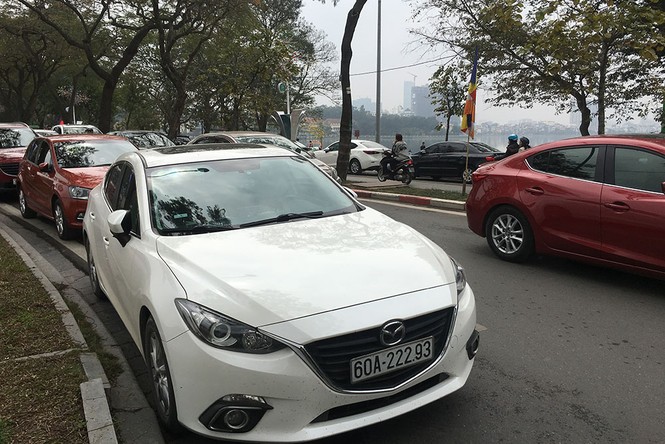 Người dân đi du xuân đầu năm đường phố Hà thành kẹt cứng - ảnh 8
