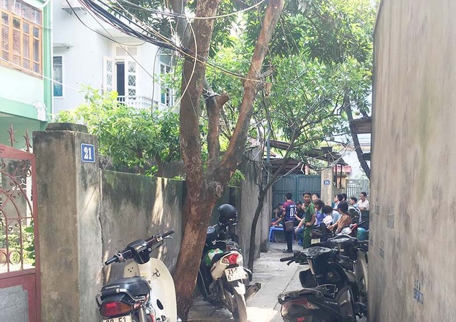 Người dân bàng hoàng kể giây phút con đâm bố vợ cũ, đốt nhà - ảnh 1