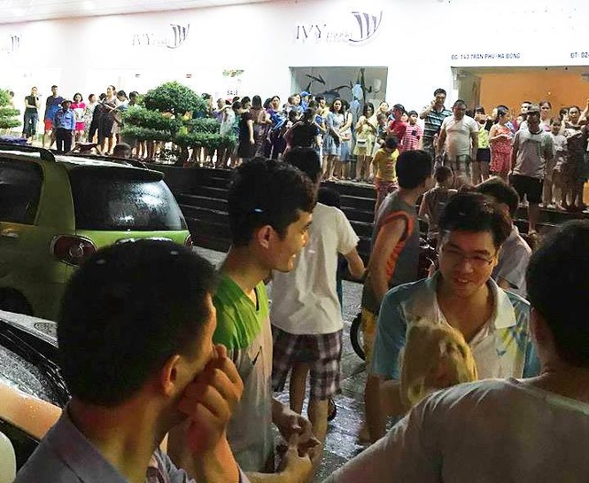 Ảnh viện ở Hà Nội bốc cháy ngùn ngụt lúc trời mưa - ảnh 1