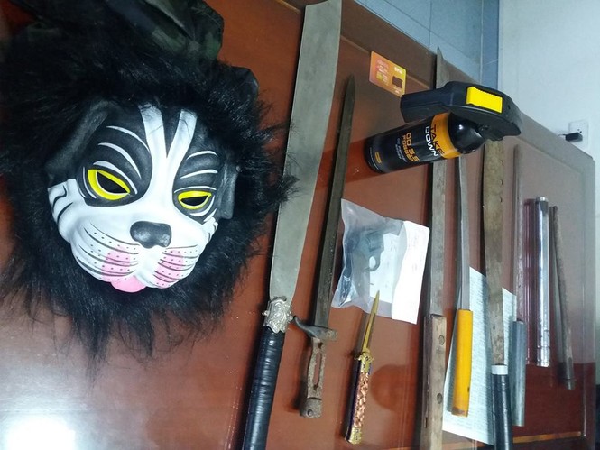 2 cô gái đi thăm bạn trai bị nhóm thanh niên ép bán vào quán karaoke - ảnh 1