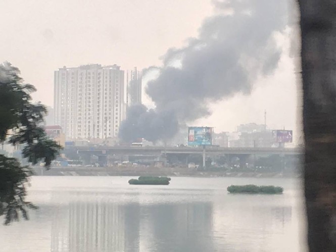 Cháy lớn tại kho hàng trên đường Ngọc Hồi - ảnh 3