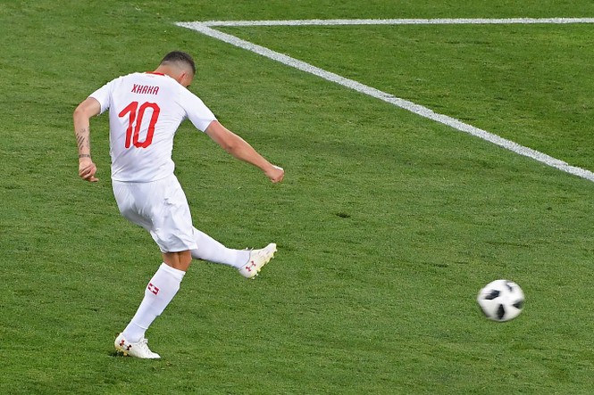 'Messi Thụy Sĩ' rực sáng với 'bàn thắng vàng' hạ Serbia - ảnh 9