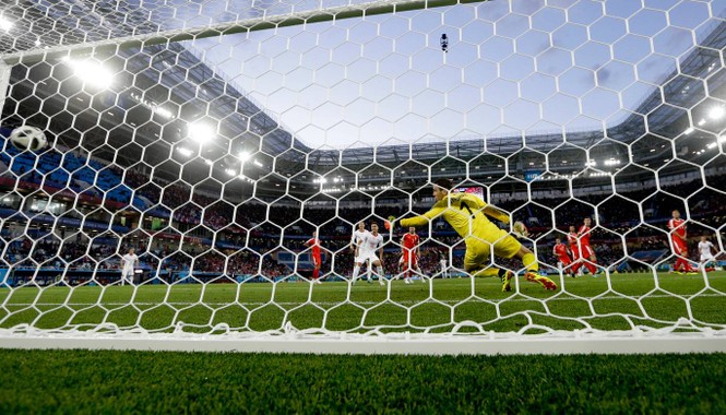 'Messi Thụy Sĩ' rực sáng với 'bàn thắng vàng' hạ Serbia - ảnh 10