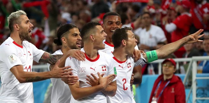'Messi Thụy Sĩ' rực sáng với 'bàn thắng vàng' hạ Serbia - ảnh 11