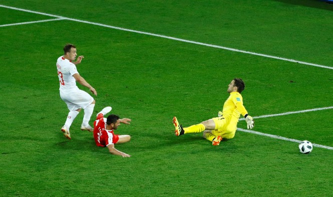 'Messi Thụy Sĩ' rực sáng với 'bàn thắng vàng' hạ Serbia - ảnh 12