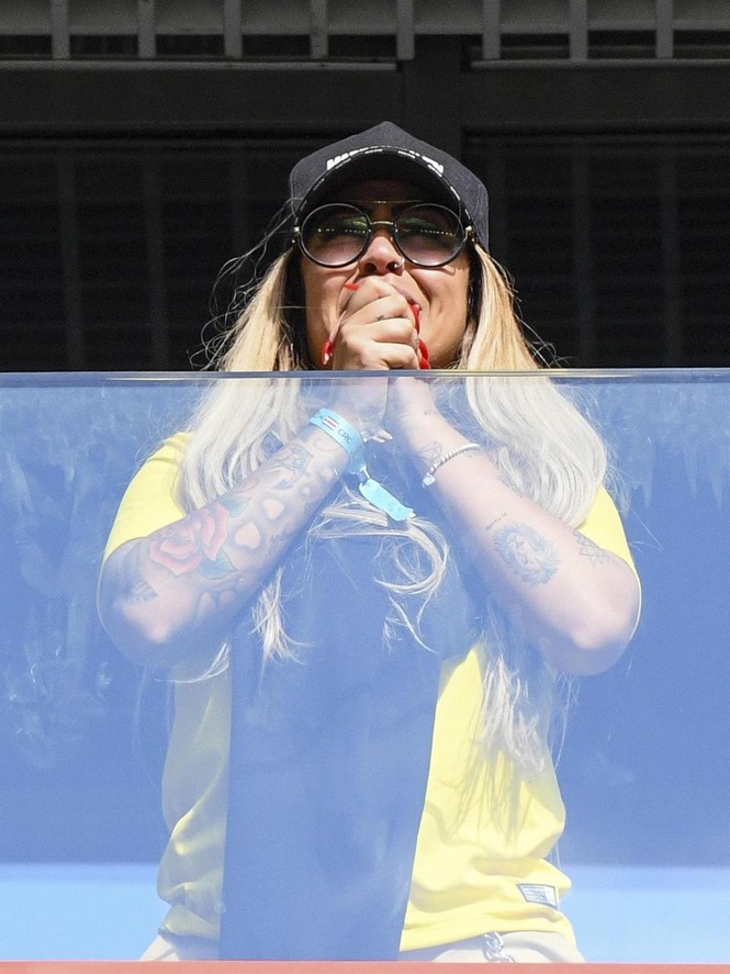 Em gái Neymar ngất khi thấy anh trai ghi bàn ở World Cup - ảnh 1