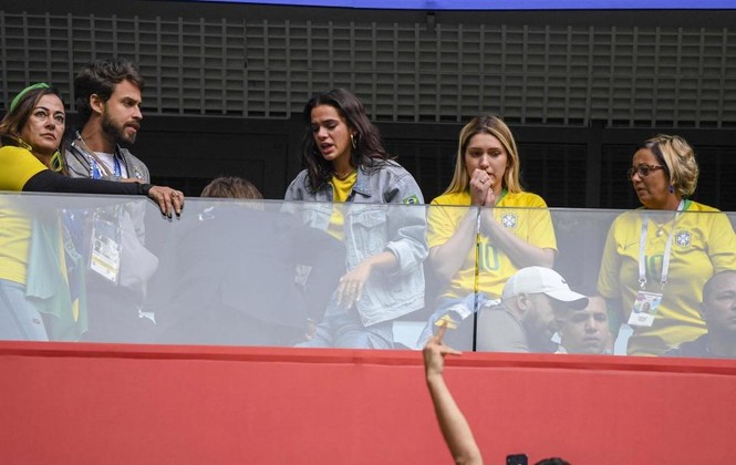 Em gái Neymar ngất khi thấy anh trai ghi bàn ở World Cup - ảnh 2