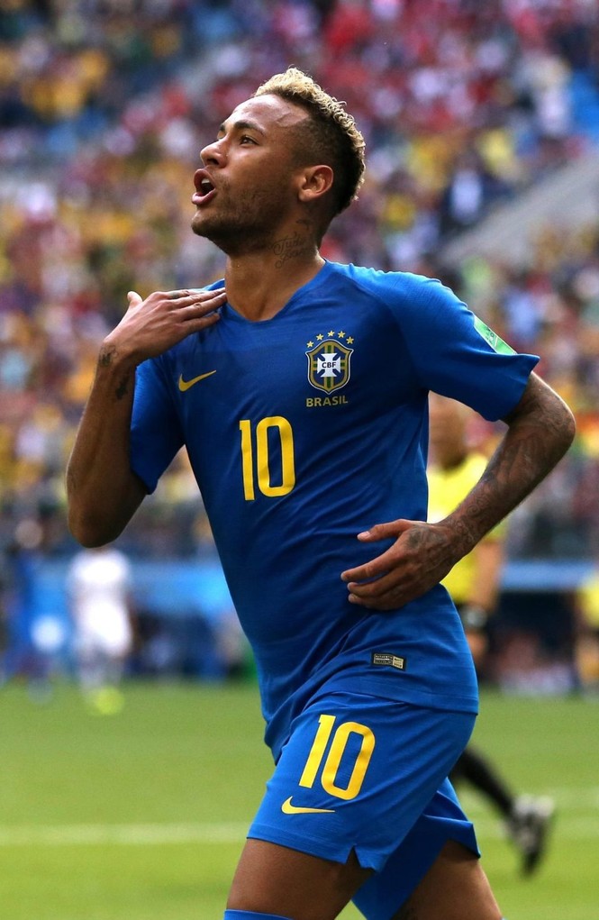 Em gái Neymar ngất khi thấy anh trai ghi bàn ở World Cup - ảnh 3