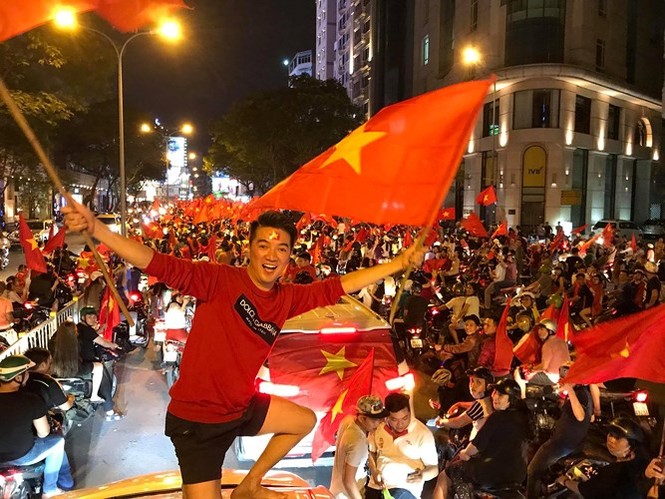 Đàm Vĩnh Hưng, Hoàng Bách hủy sô cổ vũ bóng đá U23 Việt Nam - ảnh 1