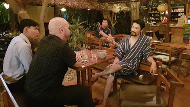 Johnny Trí Nguyễn tiều tụy, già nua khi gặp võ sư Flores - ảnh 2