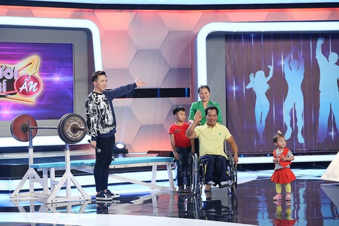 Hoài Linh, Việt Hương khóc vì VĐV huy chương vàng cử tạ Paralympics - ảnh 3