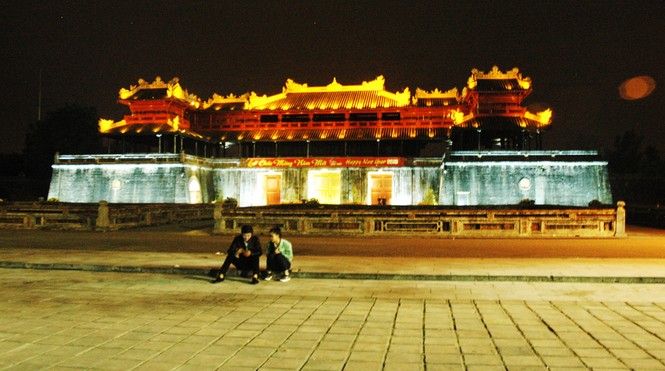 Cố đô Huế lạ lẫm trong đêm Mồng Một Tết - ảnh 7