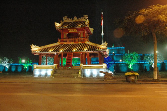 Cố đô Huế lạ lẫm trong đêm Mồng Một Tết - ảnh 2