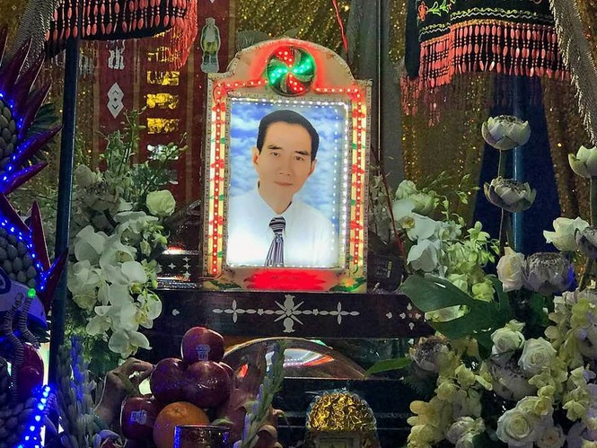 Khánh Ly nghẹn ngào đến viếng nhạc sĩ Nguyễn Văn Đông - ảnh 3