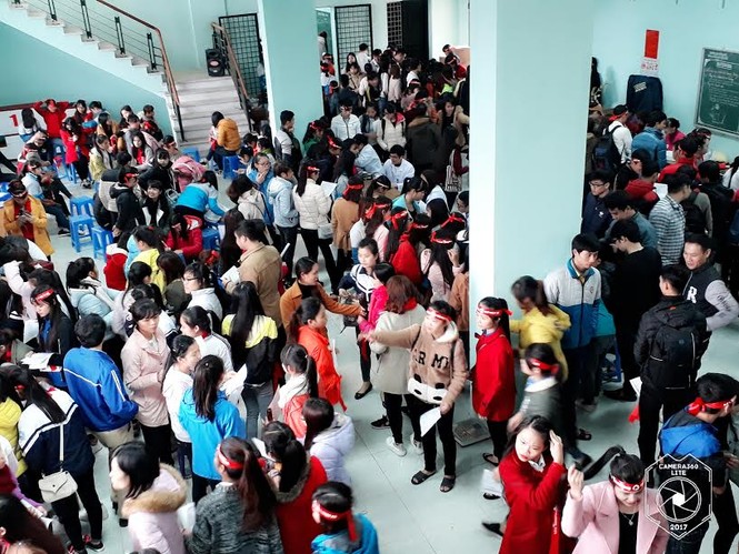 Hàng ngàn sinh viên Thanh Hóa đội mưa tham gia chương trình hiến máu - ảnh 3
