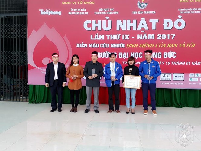 Hàng ngàn sinh viên Thanh Hóa đội mưa tham gia chương trình hiến máu - ảnh 4