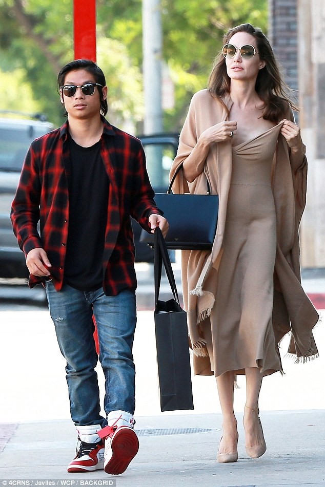 Pax Thiên-con trai gốc Việt của Angelina Jolie chững chạc ở tuổi 15 - ảnh 6
