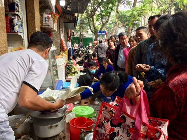 Đường phố Hà Nội ngập tràn không khí Tết Hàn thực - ảnh 3