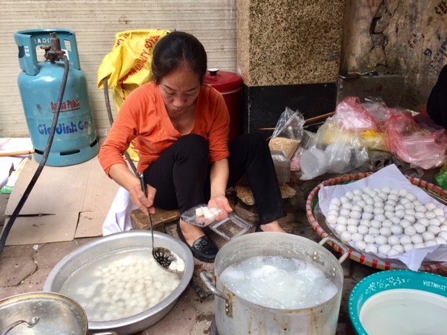 Đường phố Hà Nội ngập tràn không khí Tết Hàn thực - ảnh 7