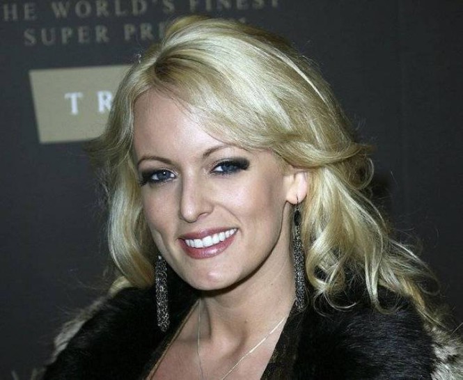 Nhan sắc của sao phim 18+ Stormy Daniels đang dính bê bối tình ái - ảnh 7