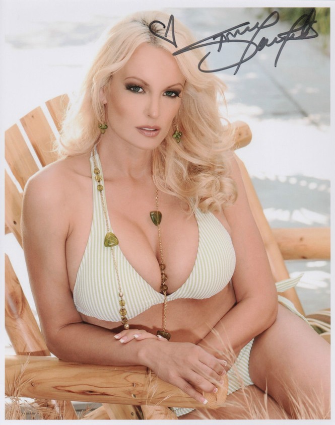 Nhan sắc của sao phim 18+ Stormy Daniels đang dính bê bối tình ái - ảnh 5