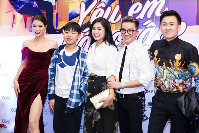 Trang Trần diện đầm trễ nải khoe vòng một hút mắt - ảnh 5