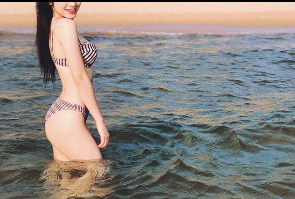 Những lần 'khoe thân' hiếm hoi của Hoà Minzy với bikini - ảnh 2