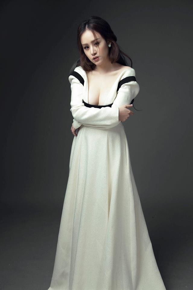 'Bà Tưng' tái xuất khoe vẻ đẹp sexy thách thức thời gian - ảnh 4