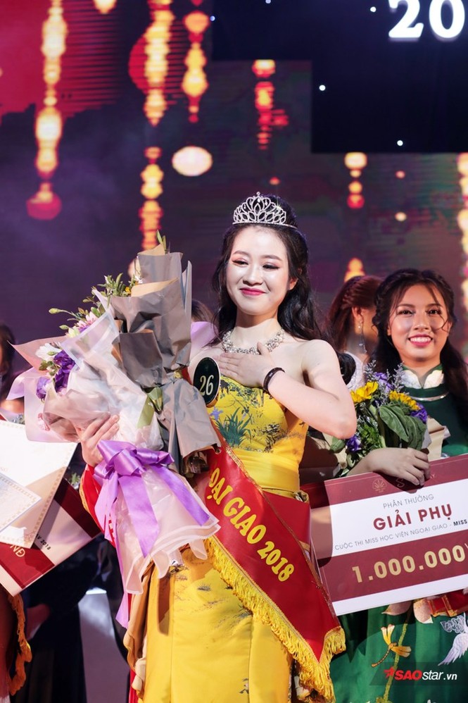 Cận cảnh nhan sắc tân Hoa khôi Học viện Ngoại Giao 2018 - ảnh 1