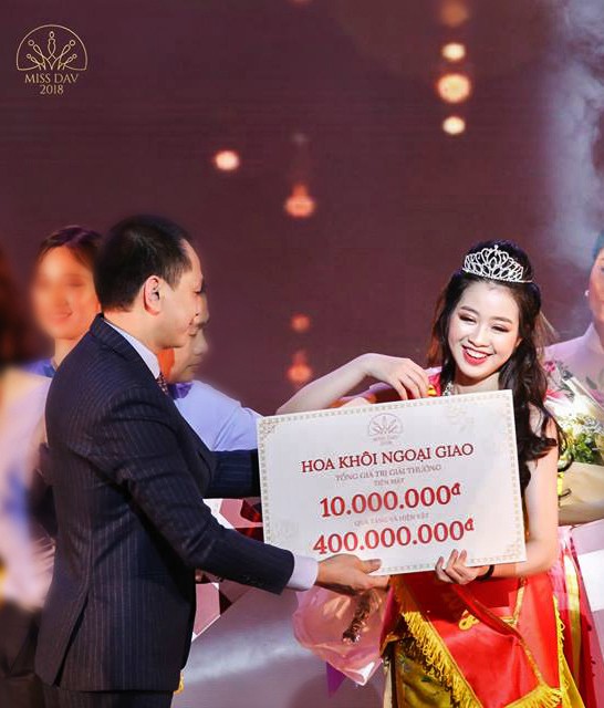 Cận cảnh nhan sắc tân Hoa khôi Học viện Ngoại Giao 2018 - ảnh 2