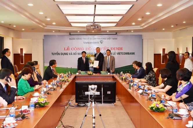 Vietcombank bất ngờ tuyển dụng giám đốc người nước ngoài - ảnh 1