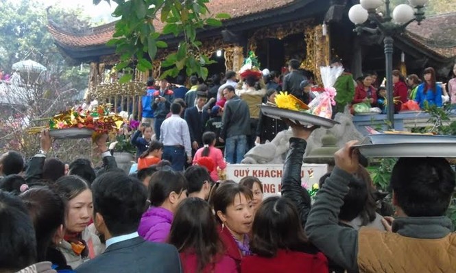 Biển người đổ về “vay tiền” Bà Chúa Kho - ảnh 3