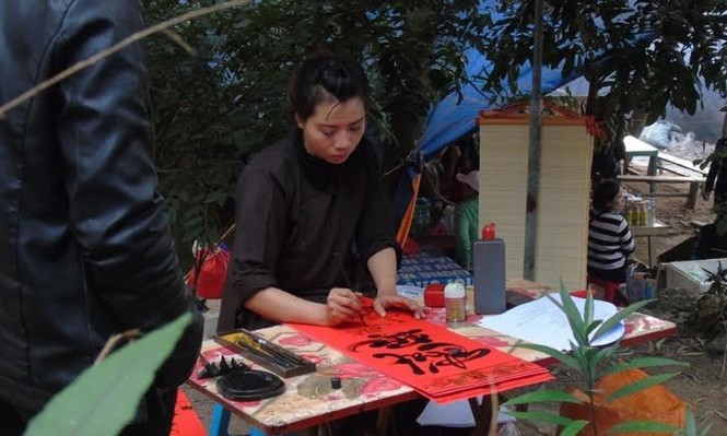 Biển người đổ về “vay tiền” Bà Chúa Kho - ảnh 6