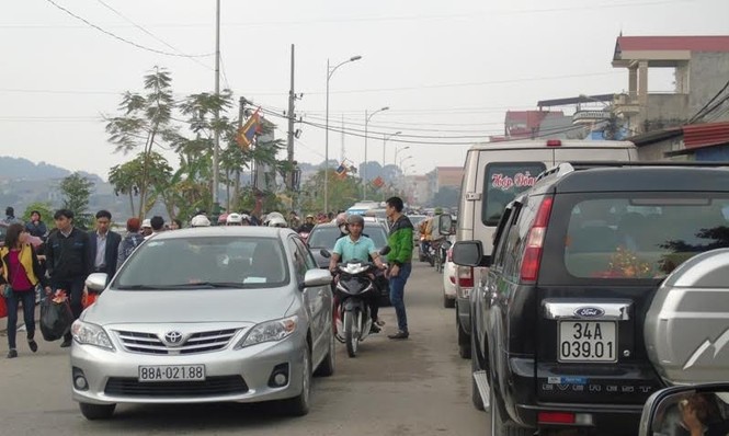 Biển người đổ về “vay tiền” Bà Chúa Kho - ảnh 7