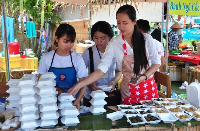 Đông nghẹt người tham quan hội bánh dân gian Nam bộ - ảnh 3