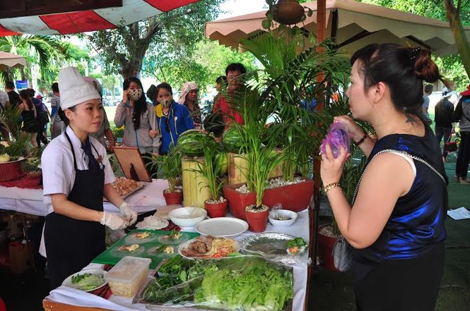 Đông nghẹt người tham quan hội bánh dân gian Nam bộ - ảnh 4