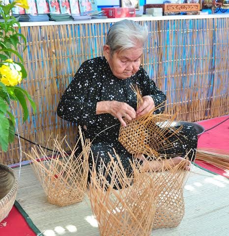 Đông nghẹt người tham quan hội bánh dân gian Nam bộ - ảnh 8