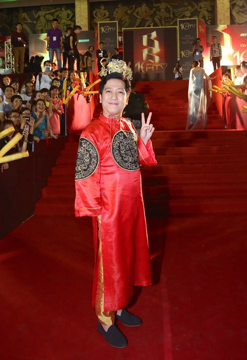 Dàn sao Việt lộng lẫy trên thảm đỏ HTV Awards - ảnh 11