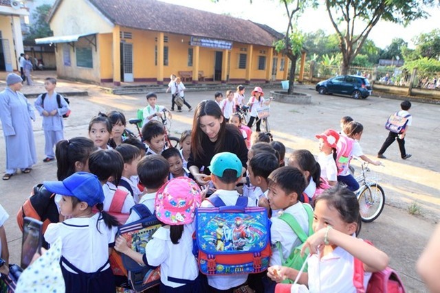 Phi Nhung sẽ nhận ‘cậu bé hát đám cưới’ làm con nuôi? - ảnh 1