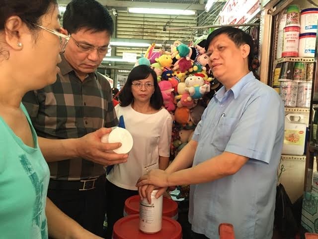 Thứ trưởng Bộ Y tế kiểm tra 'chợ thần chết' Kim Biên - ảnh 1