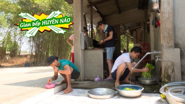 Bố ơi mình đi đâu thế: Bé Bell khóc thét khi bố bị quệt nhọ nồi - ảnh 12