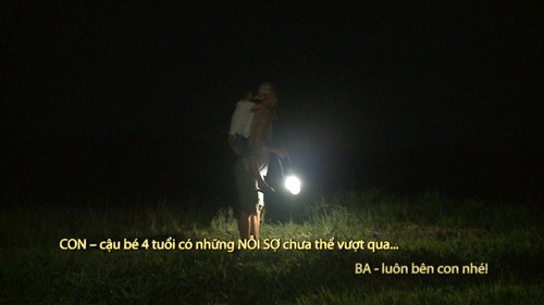 Bố ơi mình đi đâu thế: Bé Bell khóc thét khi bố bị quệt nhọ nồi - ảnh 5