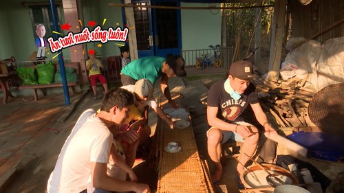 Bố ơi mình đi đâu thế: Bé Bell khóc thét khi bố bị quệt nhọ nồi - ảnh 6