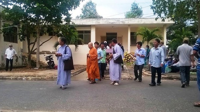 Người thân gào khóc bên thi thể nạn nhân vụ tai nạn ở Bình Thuận - ảnh 7