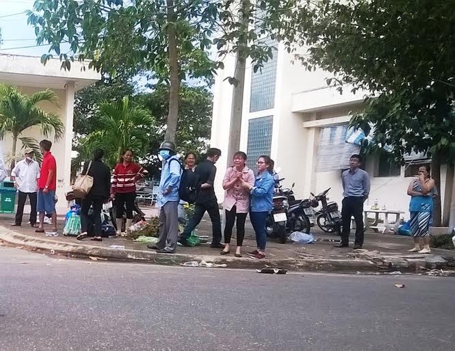 Người thân gào khóc bên thi thể nạn nhân vụ tai nạn ở Bình Thuận - ảnh 5